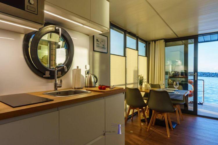 Hausboot Fjord Polaris Mit Biosauna In บาร์ท ภายนอก รูปภาพ